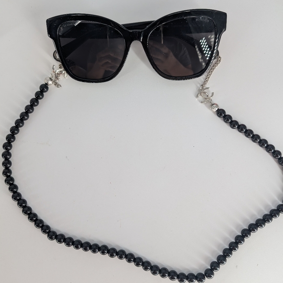 Black Sunglasses with Beaded Chain - Picture 1 of 8